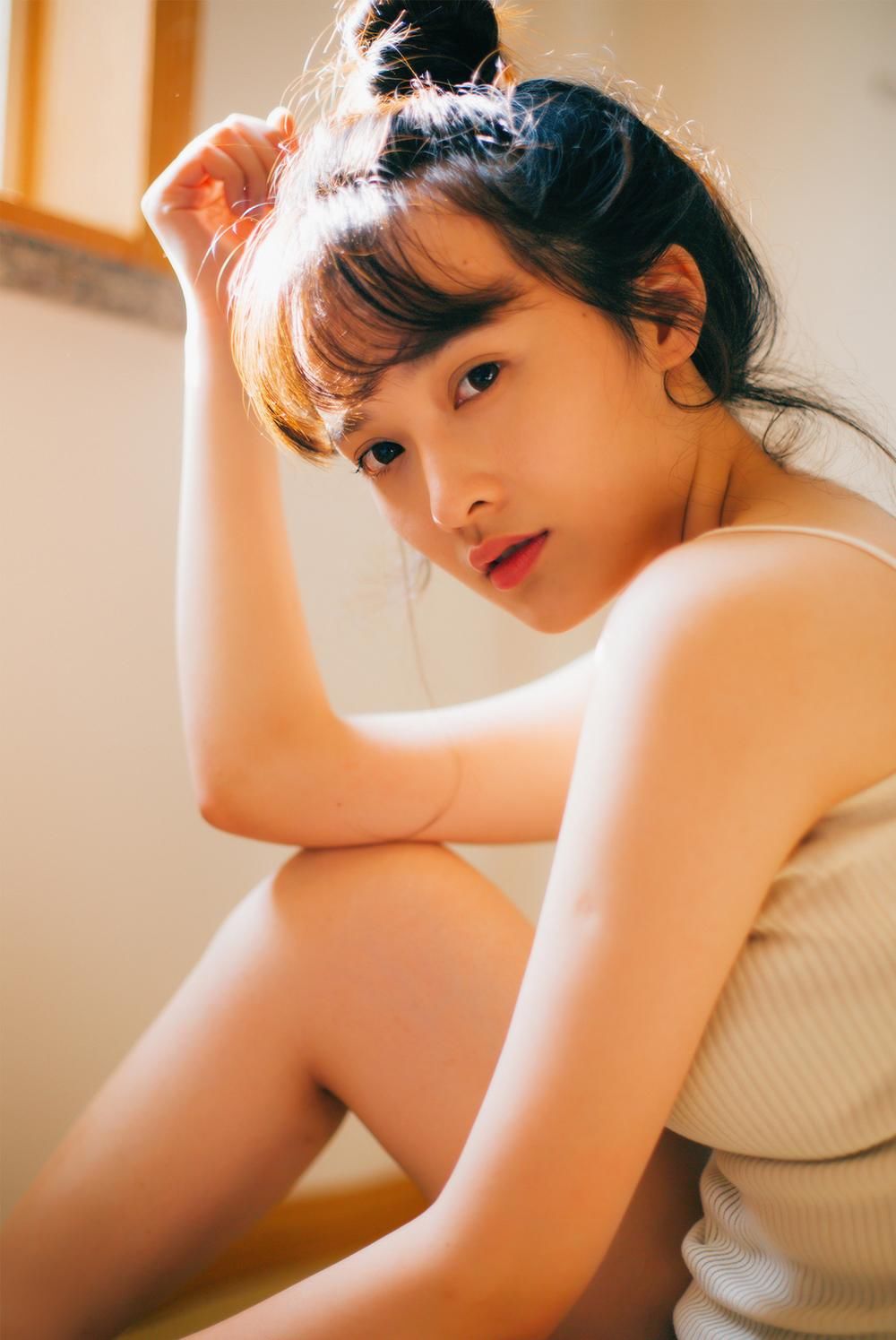 丰腴吊带美女火辣性感私房写真图片