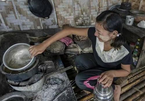 这个地方美女如云，当地女孩讲中文写汉字，希望嫁到中国