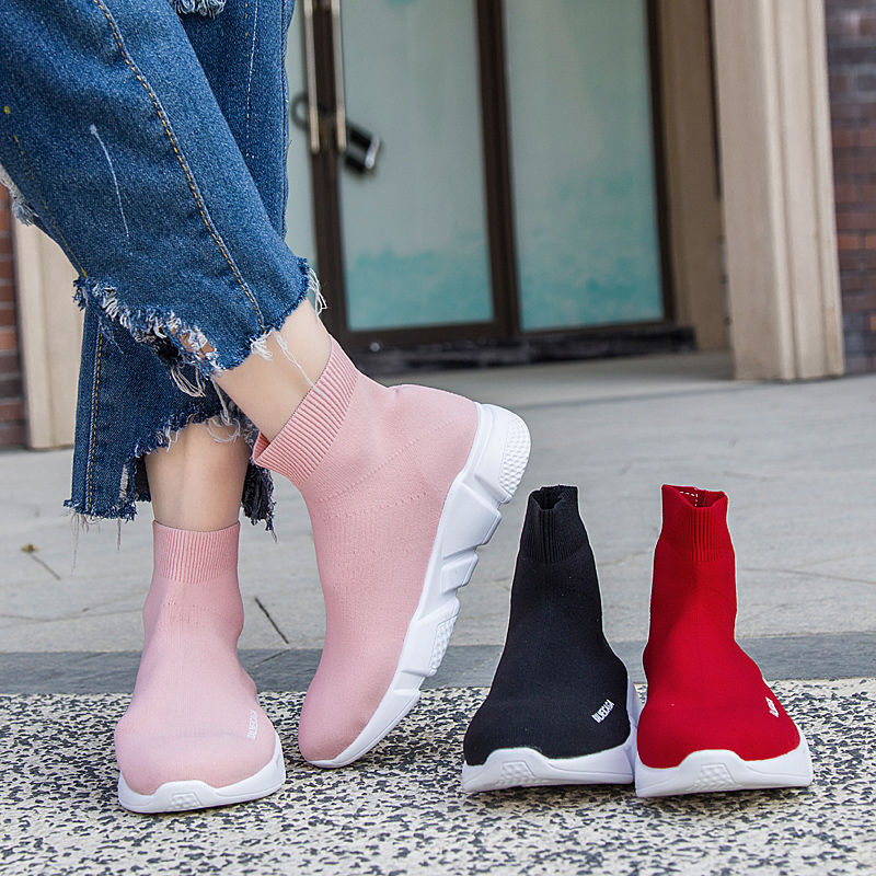 今秋超火的“袜子鞋”，款款舒适百搭还养脚，逛街你就是“亮点”