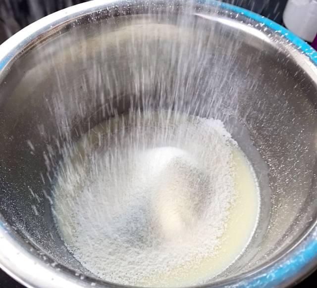  「蛋糕」都说草莓是为甜品而生，那就做个草莓蛋糕卷留住这份甜蜜的回忆