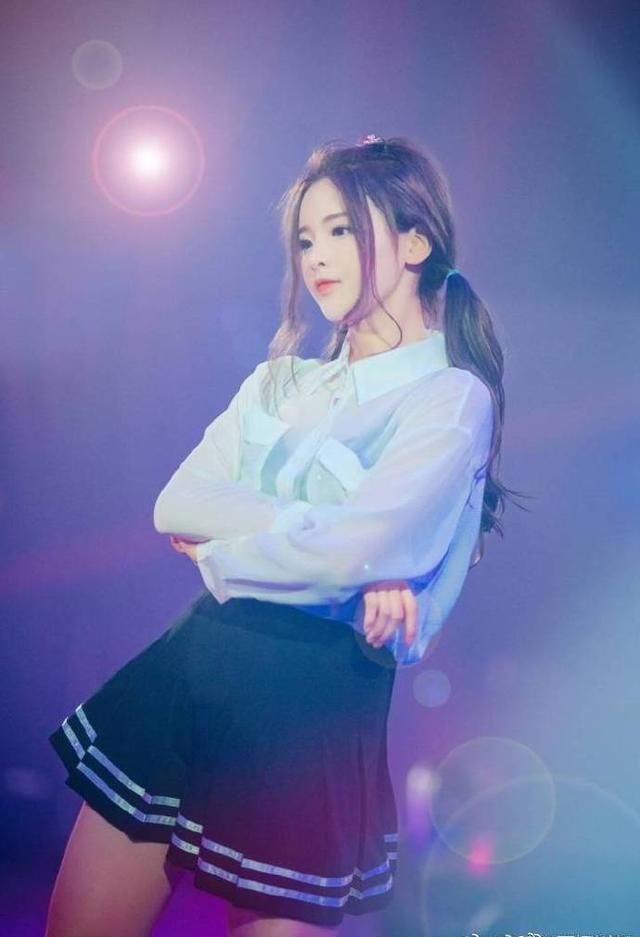 看了杨超越的精修图，再看看无修图，网友：确定不是换了个人？