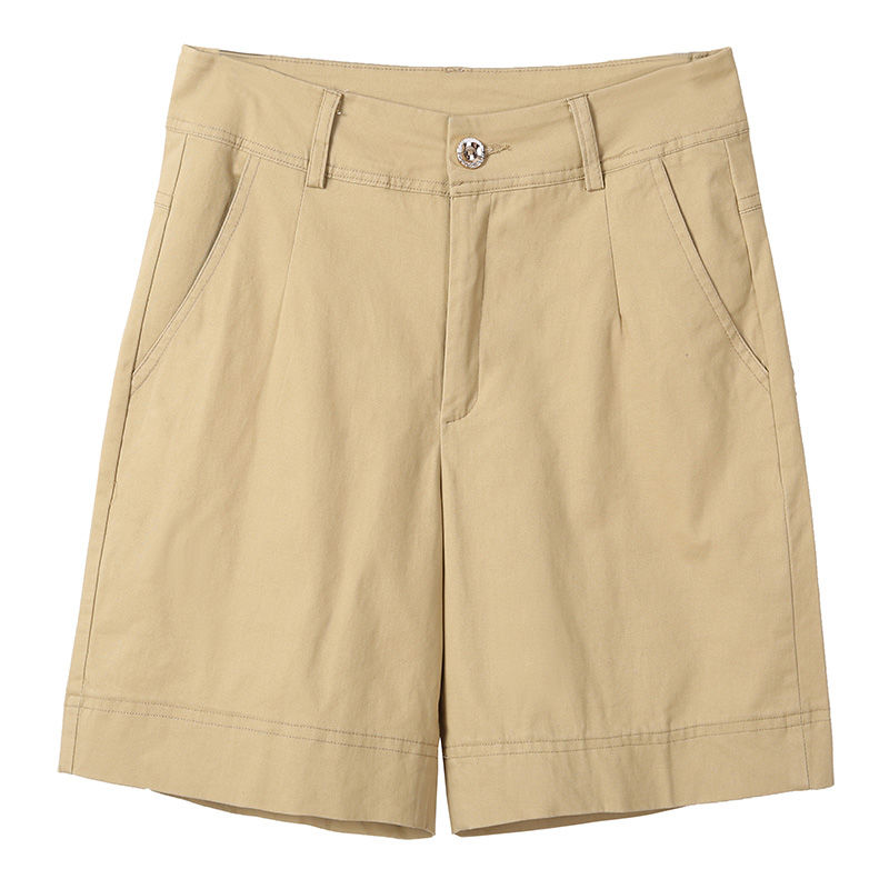 现在的姑娘真敢穿啊，短裤这么短，想不让人注意都难