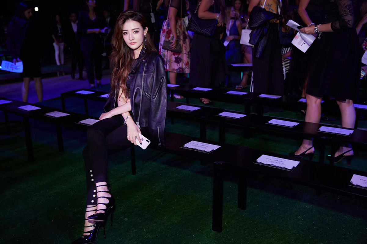 徐璐性感露脐装活动照图集，时尚靓丽，性感迷人!