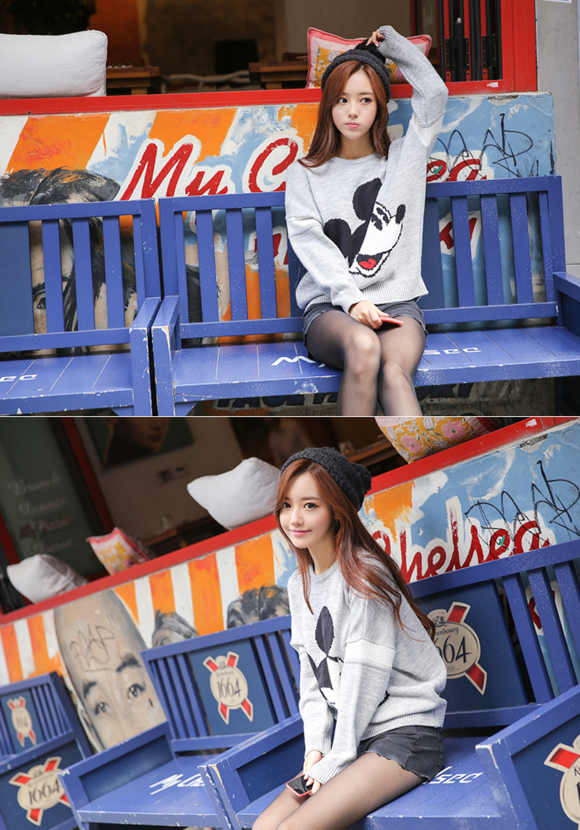 女神孙允珠，浅灰色米奇图案长袖T