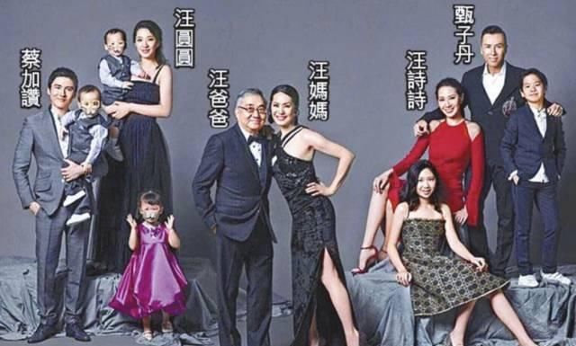 「功力」甄子丹63岁岳母冻龄功力深厚，与两个女儿合影宛如三姐妹