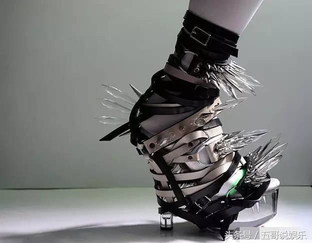 富有设计感的几款高跟鞋，穿着会舒服吗?表示看不懂