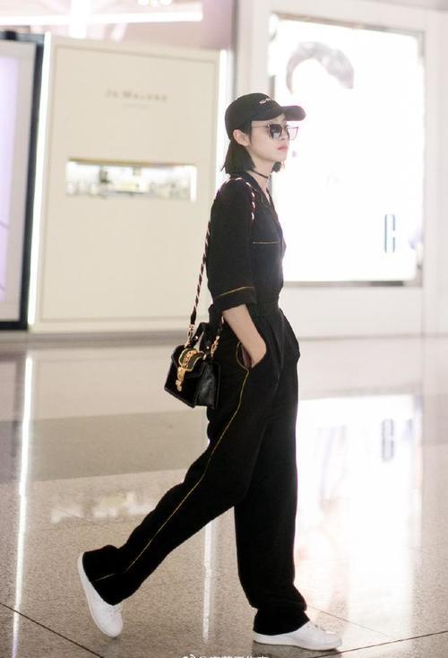 31岁宋茜厉害了！这么暴露的衣服都敢穿，网友：身材好太任性