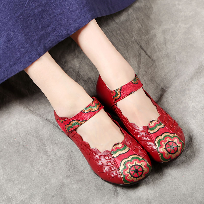 难怪60后女人都不买高跟鞋了，今夏流行这样穿，借钱也要买图6