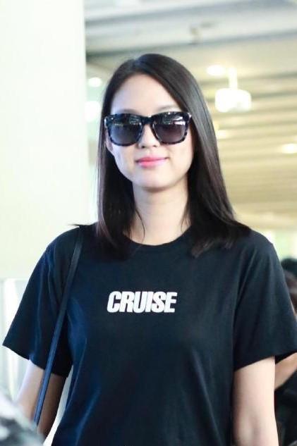 看了张梓琳的腿, 男人都要怀疑人生了! 这长腿连不少男人都羡慕!