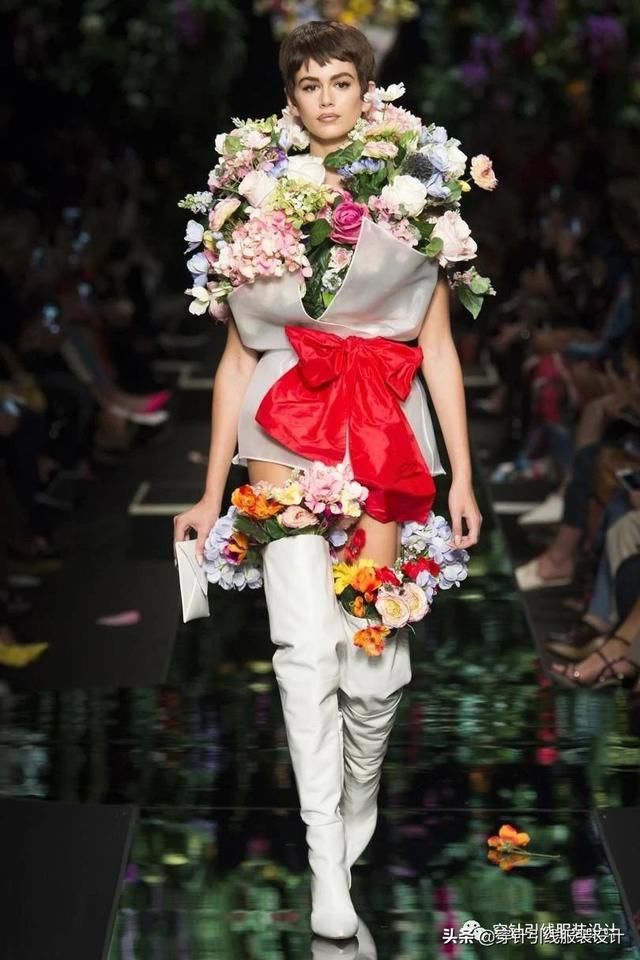  『秀场』服装设计的永恒主题——花朵，有哪些令你印象深刻的花朵秀场呢？