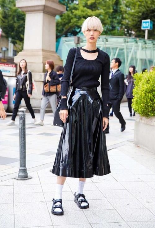  『过时』谁说“百褶裙”过时了？今年格外流行这三款，青春减龄谁穿谁时髦