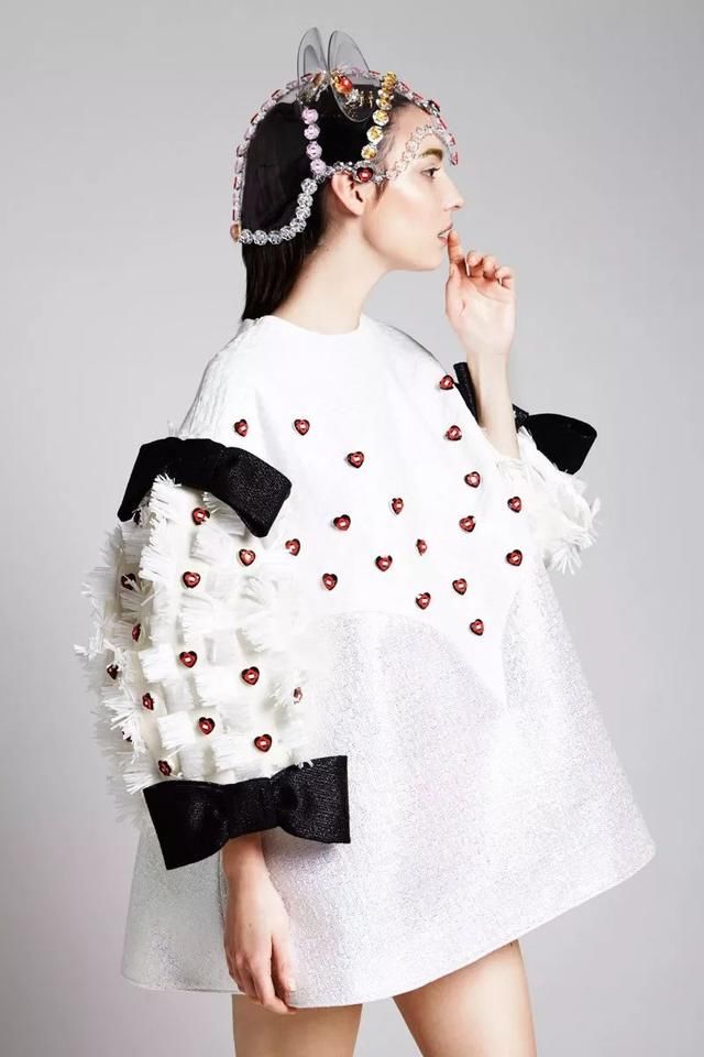 时髦博主INS刷火了波点，但亚洲人怎么穿才不土?