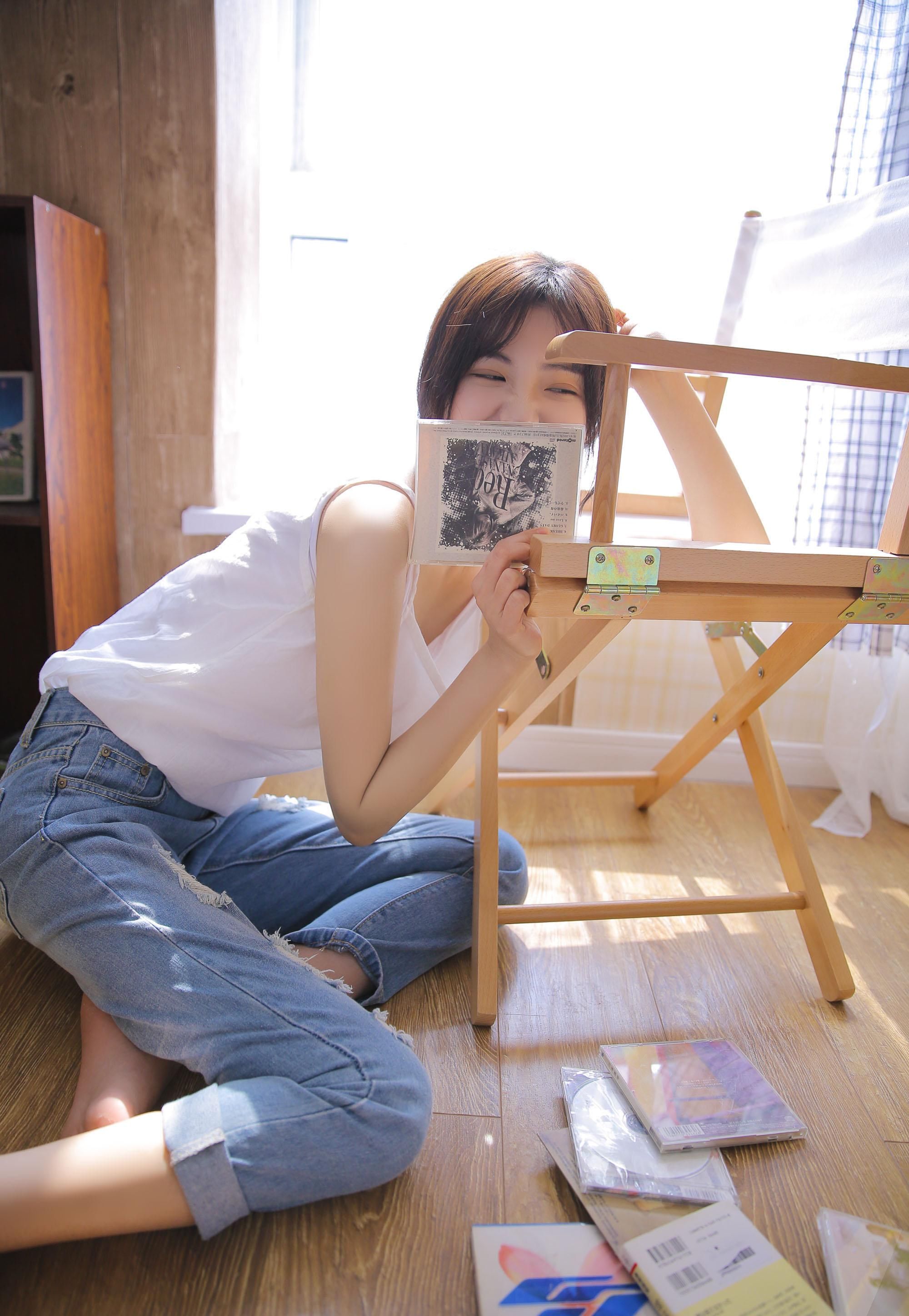 纯爱少女性感背心衬衣诱惑养眼图片