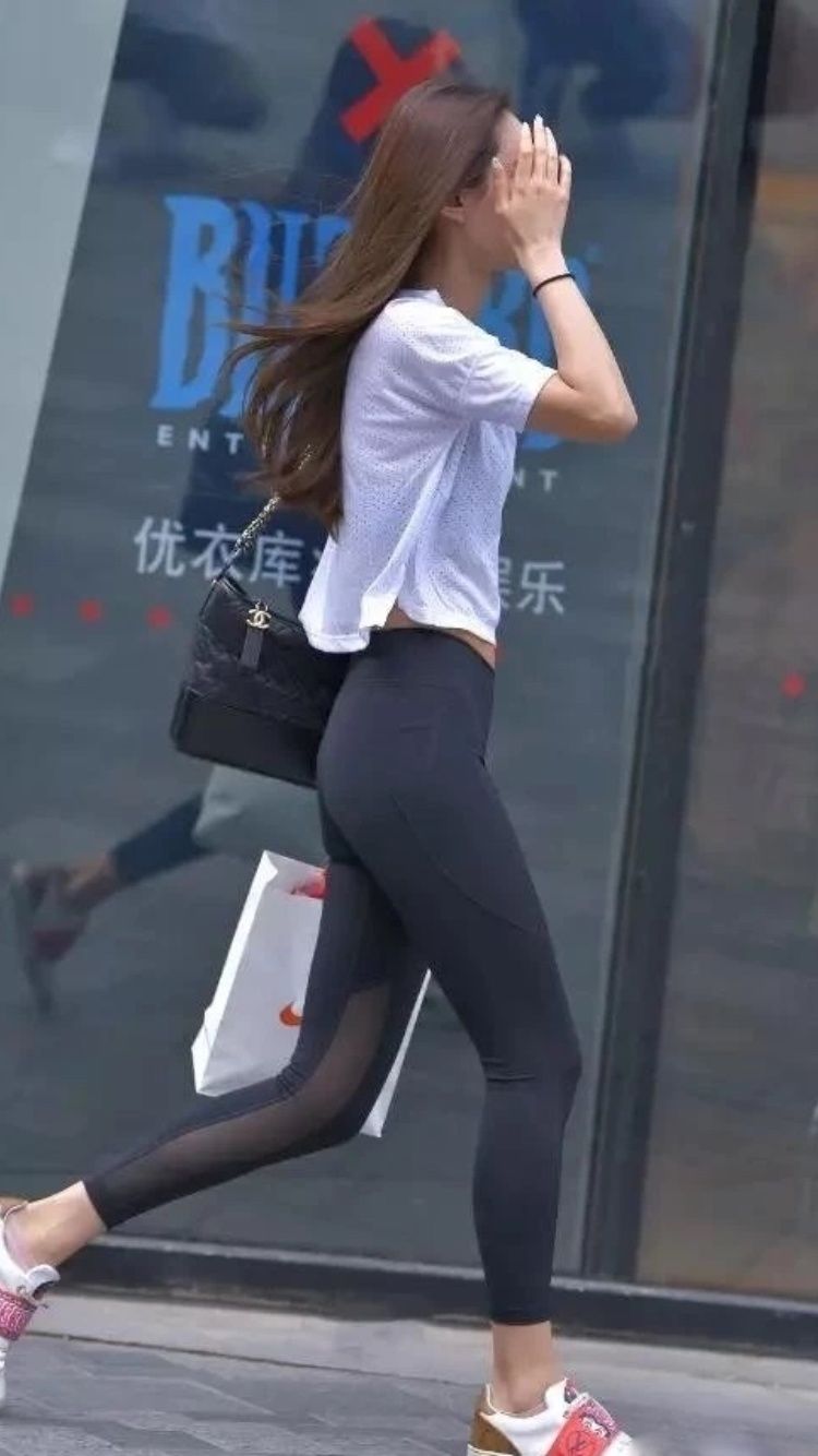 性感街拍丨这位妹妹，我们是不是见过?