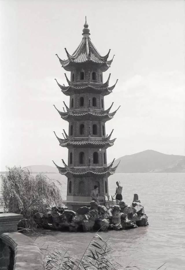  镜头：30年踏遍大街小巷，这位意大利摄影师用镜头记录80年代中