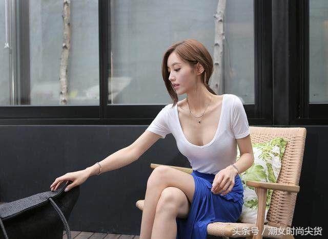 温柔淑女气息的穿搭，凸显妹子的婀娜身姿，将女神魅力完美演绎