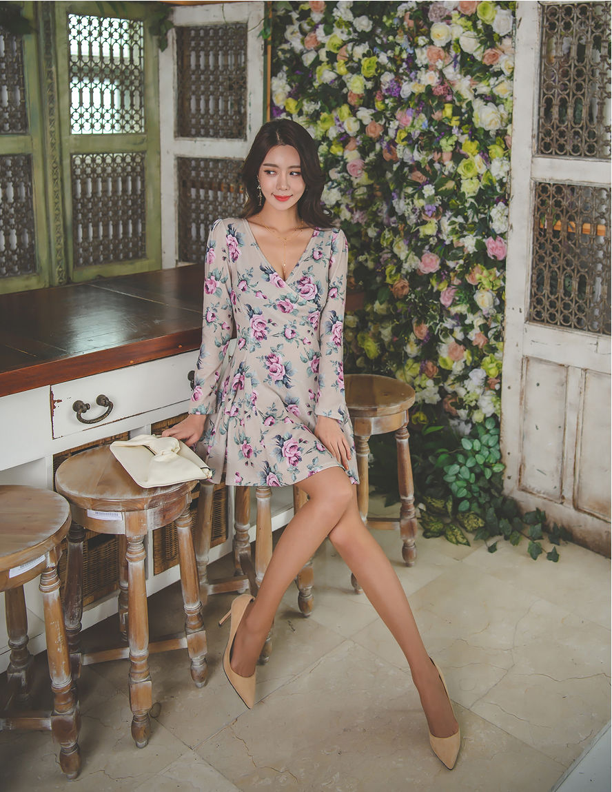 小鸟依人科瑟花海印花衣裙