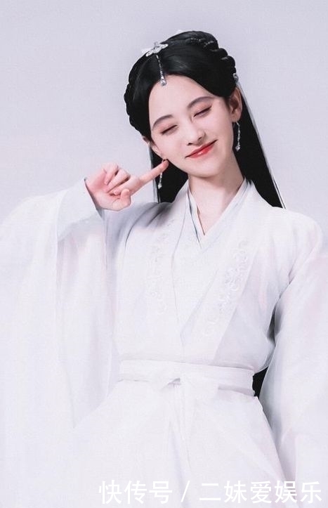 汉服:鞠婧炜穿汉服惊艳众人,力破白色汉服系凶服谣言,清新淡雅有气质