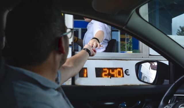 ETC的刷屏事件，到底是怎么一回事？车主到底应不应该加装？