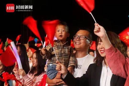 如何庆祝新中国70华诞？这里示范了正确的“打开方式”......