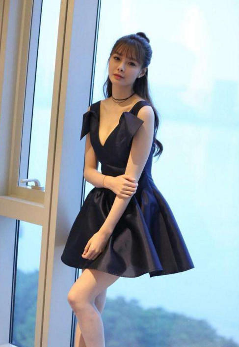 沈梦辰短裤现身机场秀美腿，被吐槽P图过度，网友：“真是心机gir