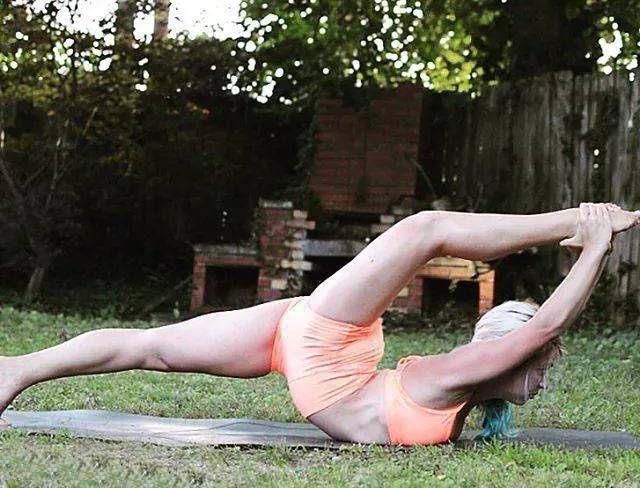 5个瑜伽动作，循序渐进，纤腰瘦腹，重塑迷人的小蛮腰