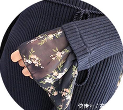 『衣裙』逛街这样穿：毛衣裙 羽绒服！洋气保暖不显臃肿，迷倒一片