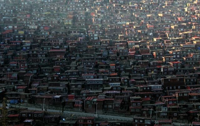 世界最大的藏传佛学院,领略震撼的藏传佛教魅力