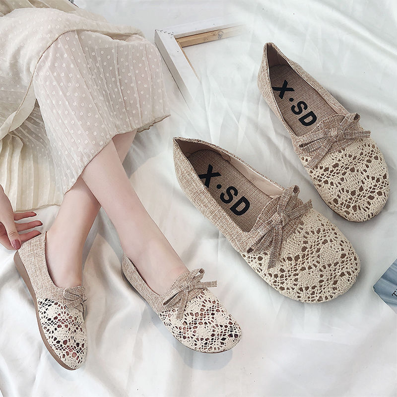 不爱穿高跟鞋的女人有福了，瞧瞧新出的“凉鞋”，简单好看还减龄