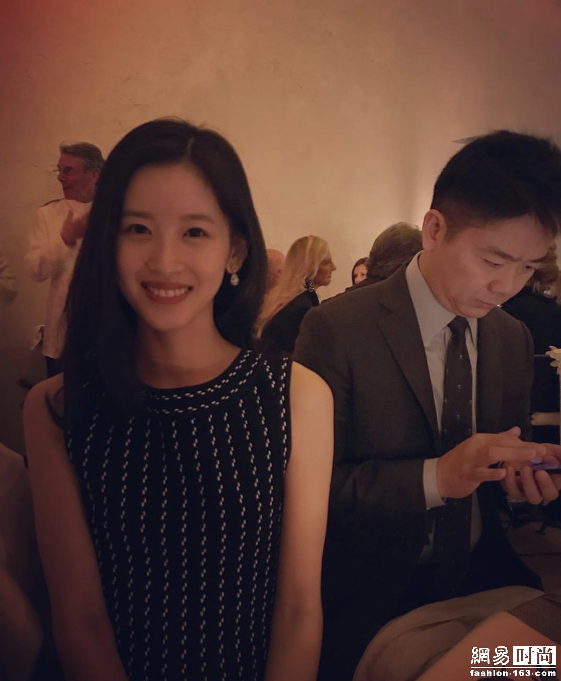 刘强东竟拿下了巴黎世家 穿衣品味也时髦的飞起