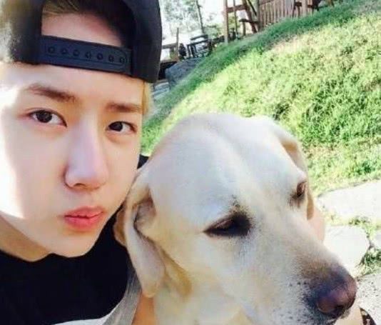 「生人」沈月王一博红毯挽手走,看到两人背影后,不愧是“生人勿碰”王一博