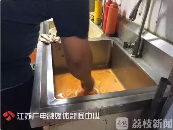 景枫满分日料被爆食物中毒，涉及几十人？说网友诈骗，删评才退款