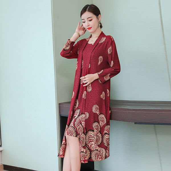 中国改良旗袍火了，气派婉约动人，民国风十足，适合45岁女人