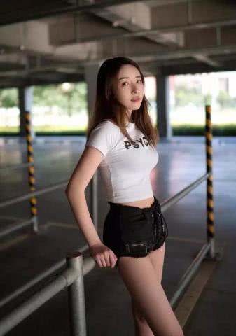 天气愈热，女人的热裤愈短