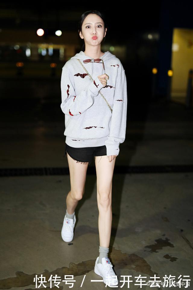  【春天】春天穿卫衣别配小黑裤了，今年最流行这5种“新穿法”，好看炸！