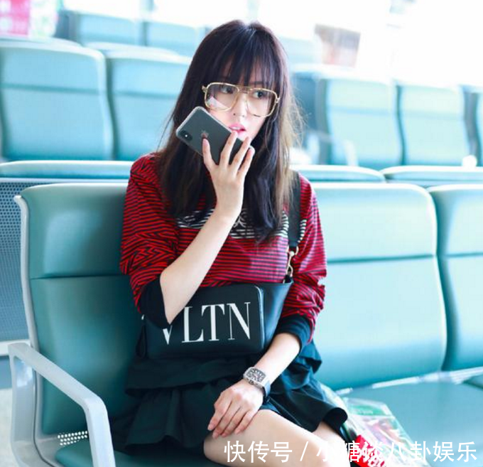 张天爱穿着太夸张，穿8岁小姑娘的蛋糕裙现身，网友直呼看不下去