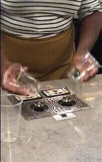  「每日」每日一笑：这车真是送人玫瑰，手留余香啊！