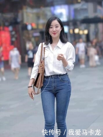  #美女#街拍美女图片，温文尔雅谁人不爱？回头率很高
