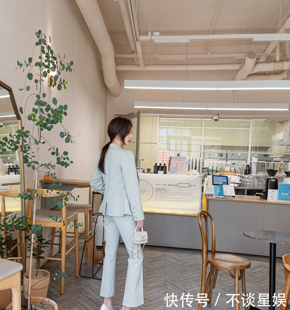  女神@孙允珠雪纺上衣搭配休闲裤，端庄干练显女神范