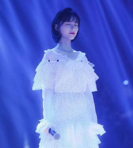 沈月只是剪了发型，160cm穿搭出180的气场，网友：这发型看了想剪