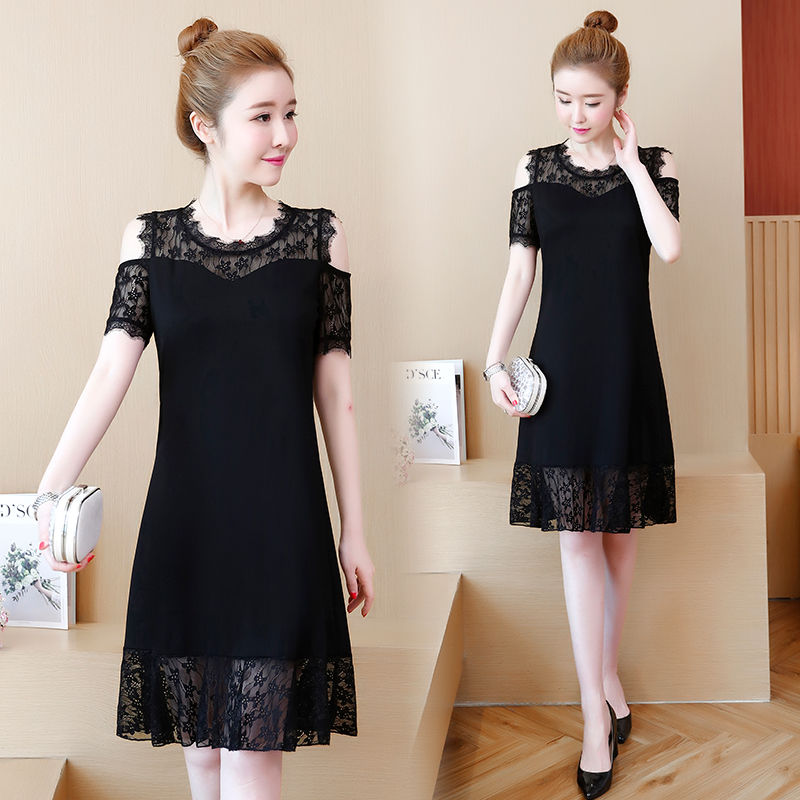 蕾丝花边的裙子更显女性魅力，就算是宝妈穿着也会很优雅