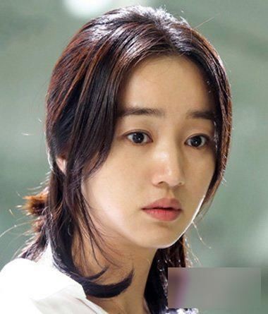 头发不是很长怎样扎出比较有气质的头发！