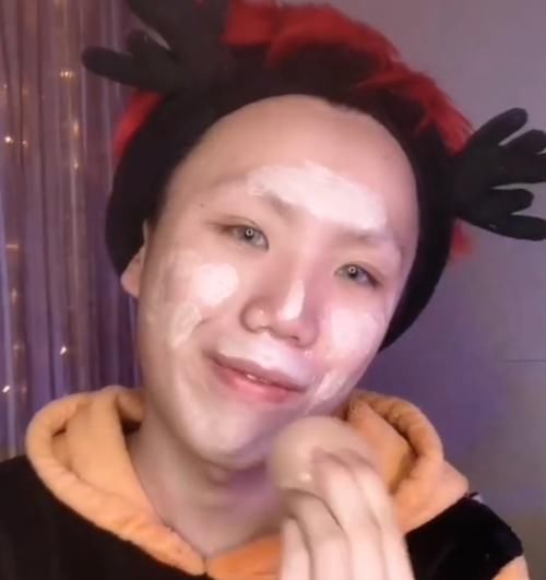  选择|男生仿妆“白雪公主后妈”，开始：莫不是戏精？看到成品：不敢相信！