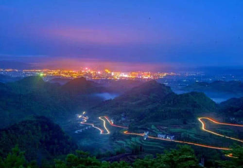 中国最有面子的县城,高铁绕个大弯也要经过这,是你的家乡吗?