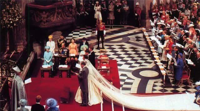 『夏季』世纪婚礼！“童话故事”起源于夏季，“童话故事”里美丽的花朵也绽放于夏季