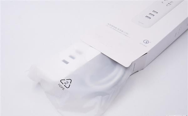 云星电子|三口USB+27瓦快充 米家插线板拆解:用料精细