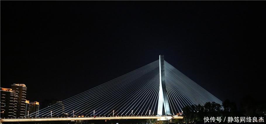 福州夜景堪比香港维多利亚港, 更比上海外滩要漂亮