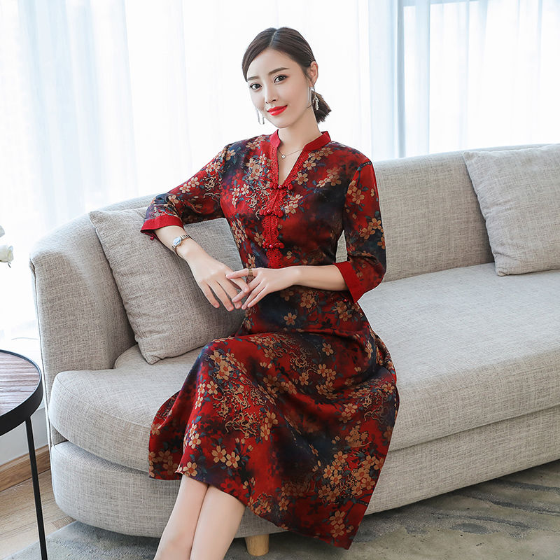 我承认:这款秋裙是贵了点，但令人一见难忘，特别是60后穿