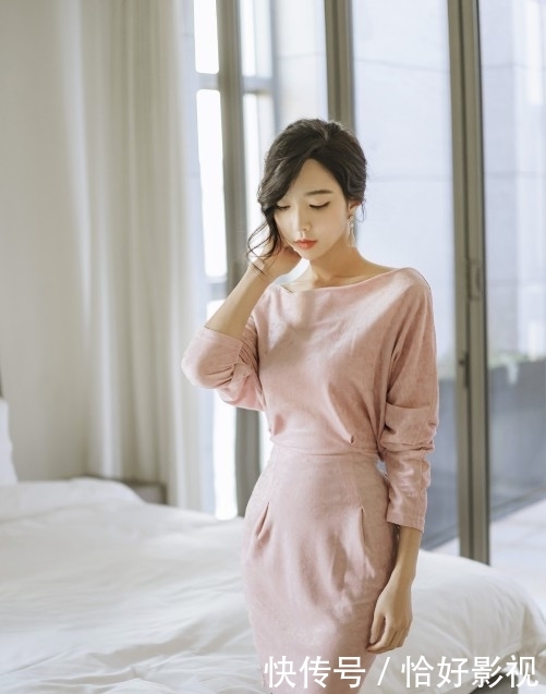  「迷人」朴洙妍-简约娴雅迷人柔粉连身短裙鉴赏