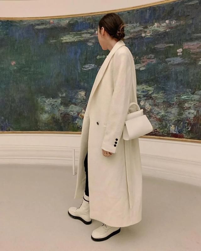  单品：摆的Pose比穿衣还高级，我看也只有她了！